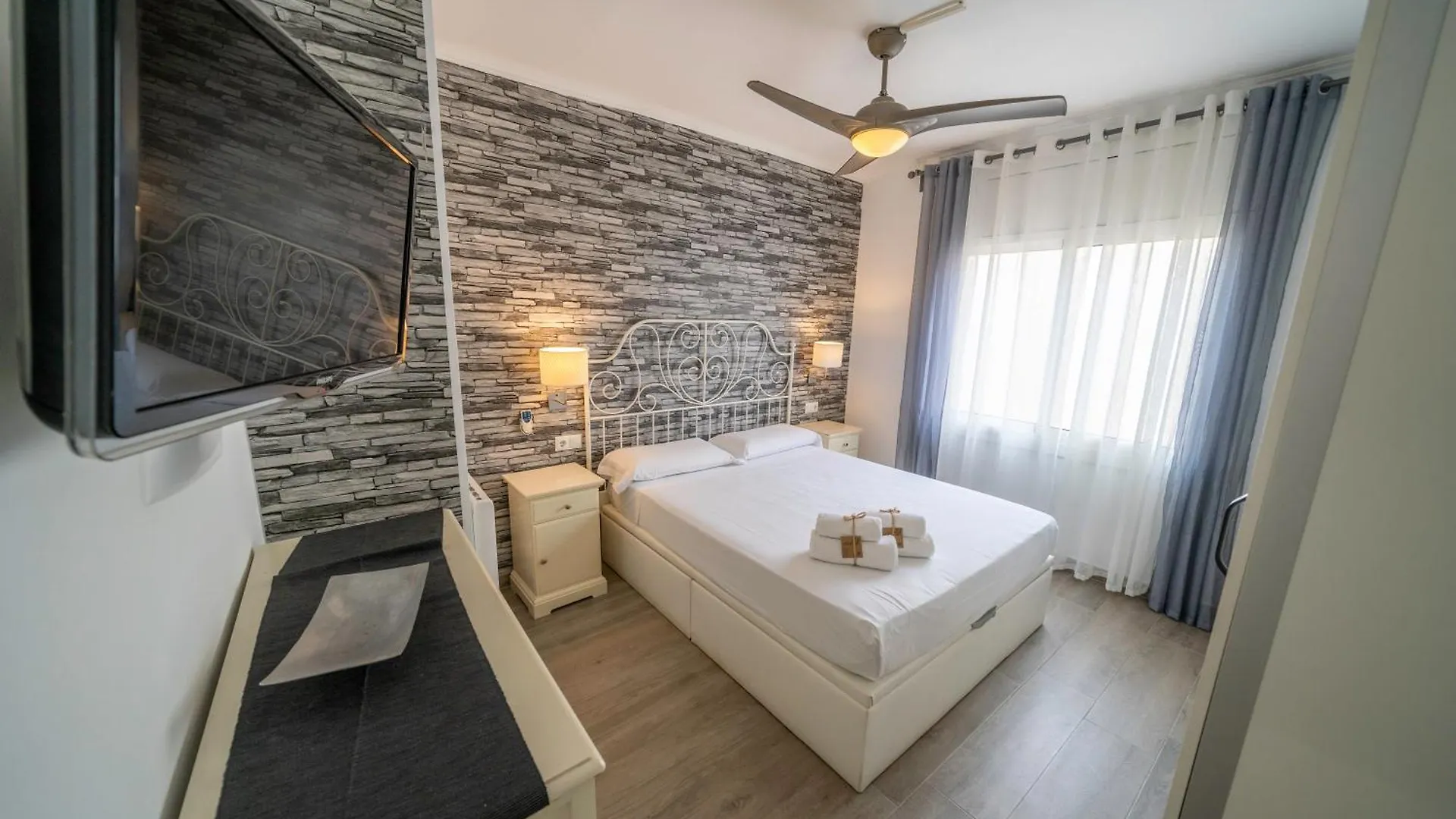 Homeholidaysrentals Maritim V Pineda de Mar Appartement