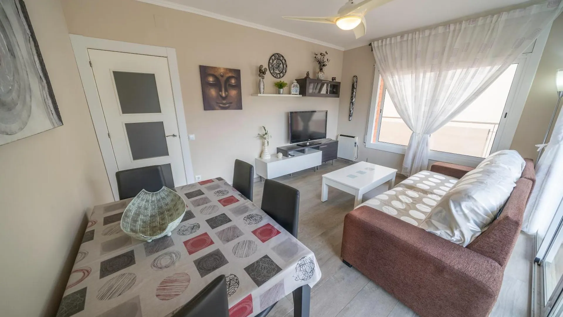 Homeholidaysrentals Maritim V Pineda de Mar Appartement