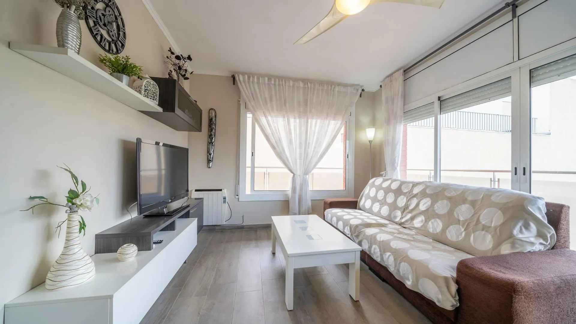 Homeholidaysrentals Maritim V Pineda de Mar Appartement